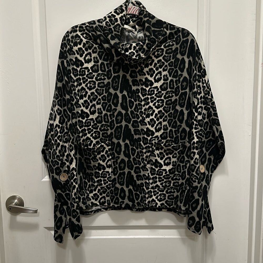 One size grey leopard print poncho by Peach Love